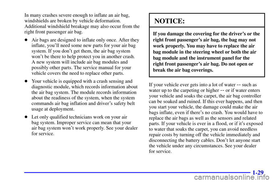 CHEVROLET TRACKER 2001 2.G Service Manual 1-29
In many crashes severe enough to inflate an air bag,
windshields are broken by vehicle deformation.
Additional windshield breakage may also occur from the
right front passenger air bag.
Air bags