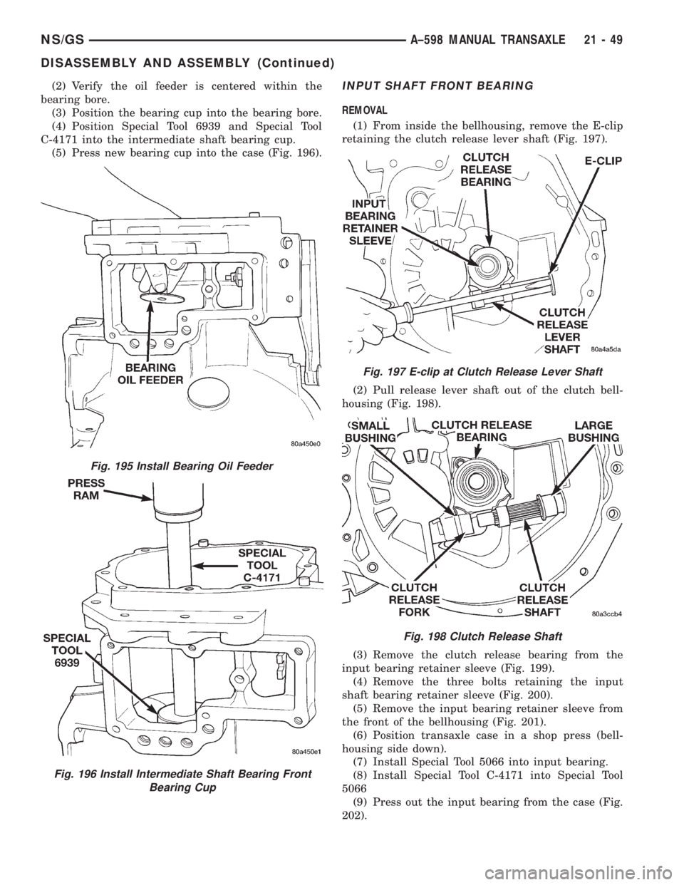 CHRYSLER VOYAGER 1996  Service Manual (2) Verify the oil feeder is centered within the
bearing bore.
(3) Position the bearing cup into the bearing bore.
(4) Position Special Tool 6939 and Special Tool
C-4171 into the intermediate shaft be
