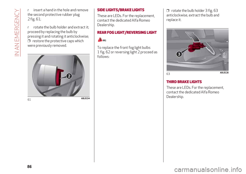 Alfa Romeo 4C 2021  Instructieboek (in Dutch) r       insert a hand in the hole and remove
the second protective rubber plug 
2 fig. 61;
r       rotate the bulb holder and extract it;
proceed by replacing the bulb by
pressing it and rotating it a