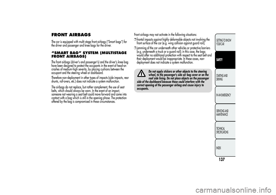 Alfa Romeo MiTo 2013  Owner handbook (in English) FRONT AIRBAGSThe car is equipped with multi-stage front airbags (“Smart bags”) for
the driver and passenger and knee bags for the driver.“SMART BAG” SYSTEM (MULTISTAGE
FRONT AIRBAGS)The front 