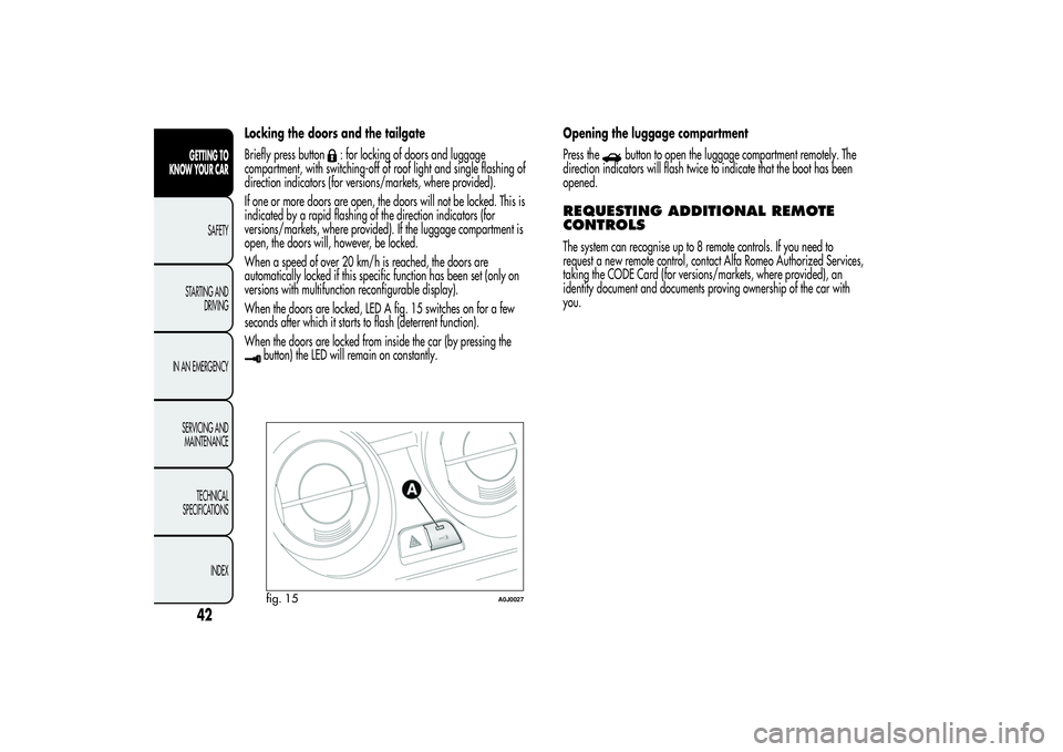 Alfa Romeo MiTo 2013  Owner handbook (in English) Locking the doors and the tailgate
Briefly press button
: for locking of doors and luggage
compartment, with switching-off of roof light and single flashing of
direction indicators (for versions/marke