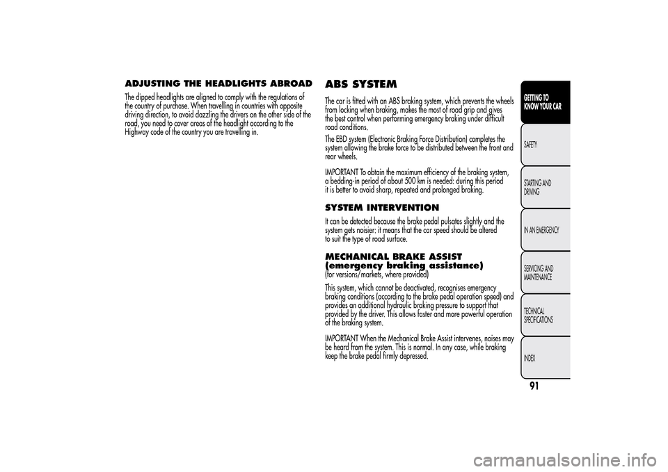 Alfa Romeo MiTo 2014  Owners Manual ADJUSTING THE HEADLIGHTS ABROADThe dipped headlights are aligned to comply with the regulations of
the country of purchase. When travelling in countries with opposite
driving direction, to avoid dazzl