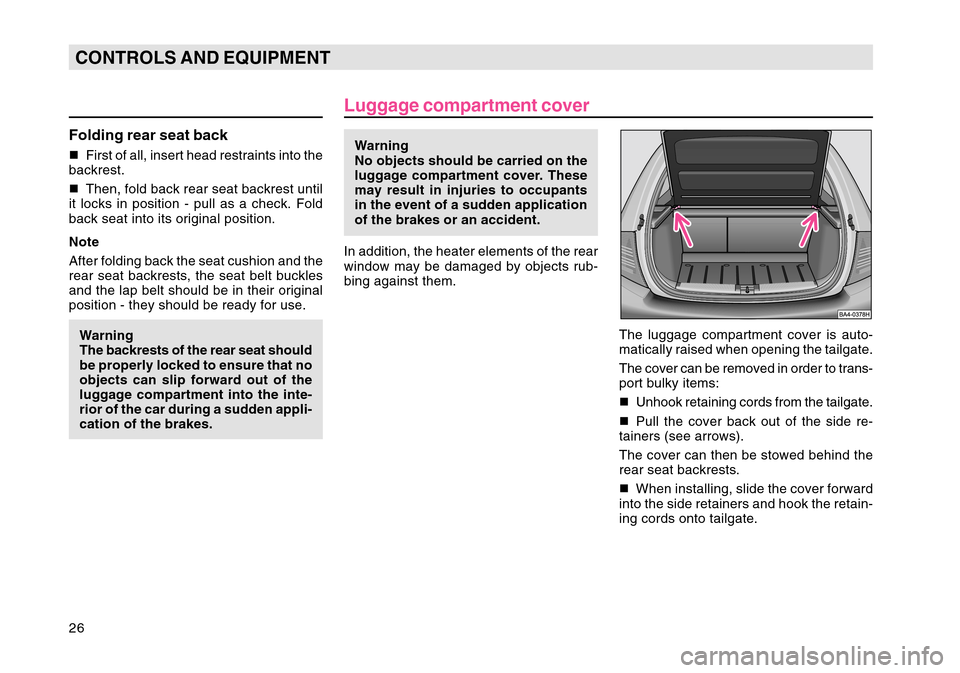 SKODA OCTAVIA TOUR 2004 1.G / (1U) Owners Guide 26CONTROLS AND EQUIPMENTFolding rear seat backFirst of all, insert head restraints into the
backrest.
 Then, fold back rear seat backrest until
it locks in position - pull as a check. Fold
back seat