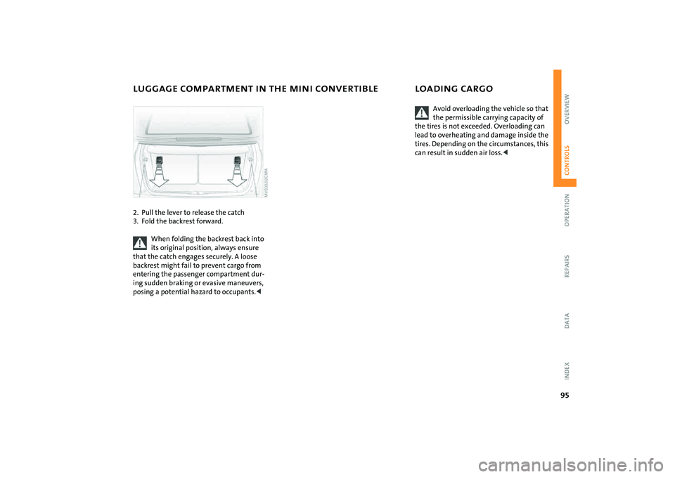 MINI COOPER CONVERTIBLE 2008  Owners Manual 95
OVERVIEW REPAIRS OPERATIONCONTROLS DATA INDEX
LUGGAGE COMPARTMENT IN THE MINI CONVERTIBLE LOADING CARGO2. Pull the lever to release the catch
3. Fold the backrest forward.
When folding the backrest