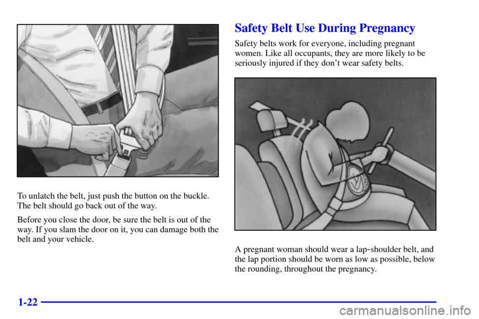 Oldsmobile Alero 2000  s Owners Guide 1-22
To unlatch the belt, just push the button on the buckle.
The belt should go back out of the way.
Before you close the door, be sure the belt is out of the
way. If you slam the door on it, you can