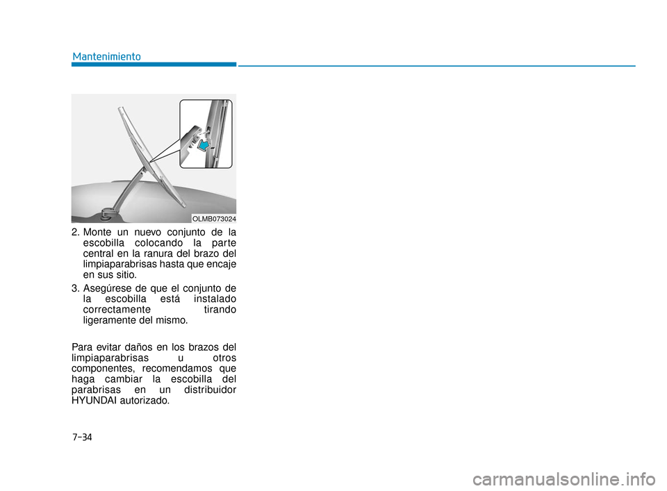 Hyundai Accent 2018  Manual del propietario (in Spanish) 2. Monte un nuevo conjunto de laescobilla colocando la parte
central en la ranura del brazo del
limpiaparabrisas hasta que encaje
en sus sitio.
3. Asegúrese de que el conjunto de la escobilla está i