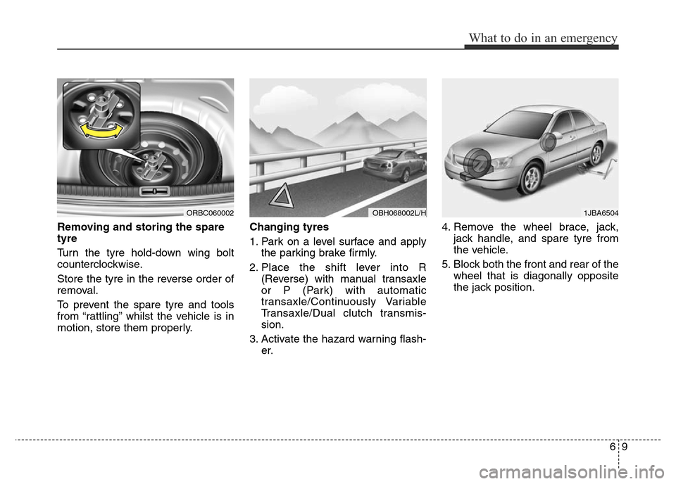 Hyundai Accent 2016  Owners Manual - RHD (UK. Australia) 69
What to do in an emergency
Removing and storing the spare
tyre  
Turn the tyre hold-down wing bolt
counterclockwise.
Store the tyre in the reverse order of
removal.
To prevent the spare tyre and to