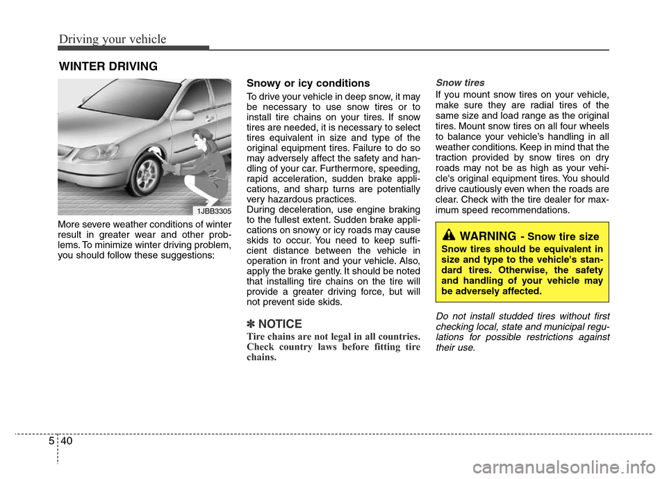 Hyundai Accent 2013  Owners Manual Driving your vehicle
40 5
More severe weather conditions of winter
result in greater wear and other prob-
lems. To minimize winter driving problem,
you should follow these suggestions:
Snowy or icy co