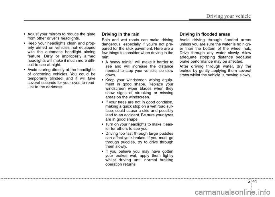 Hyundai Accent 2012  Owners Manual - RHD (UK. Australia) 541
Driving your vehicle
 Adjust your mirrors to reduce the glarefrom other drivers headlights.
 Keep your headlights clean and prop- erly aimed on vehicles not equipped with the automatic headlight 