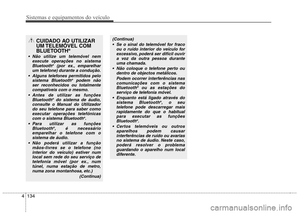 Hyundai Accent 2012 Manual do proprietário (in Portuguese) Sistemas e equipamentos do veículo
134
4
CUIDADO AO UTILIZAR
UM TELEMÓVEL COM
BLUETOOTH ®
Não utilize um telemóvel nem
execute operações no sistema
Bluetooth ®
(por ex., emparelhar
um telef Hyundai Accent 2012 Manual do proprietário (in Portuguese) Sistemas e equipamentos do veículo
134
4
CUIDADO AO UTILIZAR
UM TELEMÓVEL COM
BLUETOOTH ®
Não utilize um telemóvel nem
execute operações no sistema
Bluetooth ®
(por ex., emparelhar
um telef