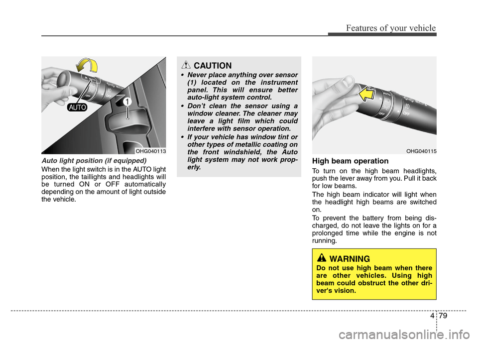 Hyundai Azera 2012  Owners Manual 479
Features of your vehicle
Auto light position (if equipped)
When the light switch is in the AUTO light
position, the taillights and headlights will
be turned ON or OFF automatically
depending on th