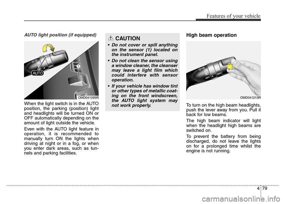 Hyundai Elantra 2015  Owners Manual - RHD (UK. Australia) 479
Features of your vehicle
AUTO light position (if equipped)
When the light switch is in the AUTO
position, the parking (position) light
and headlights will be turned ON or
OFF automatically dependi