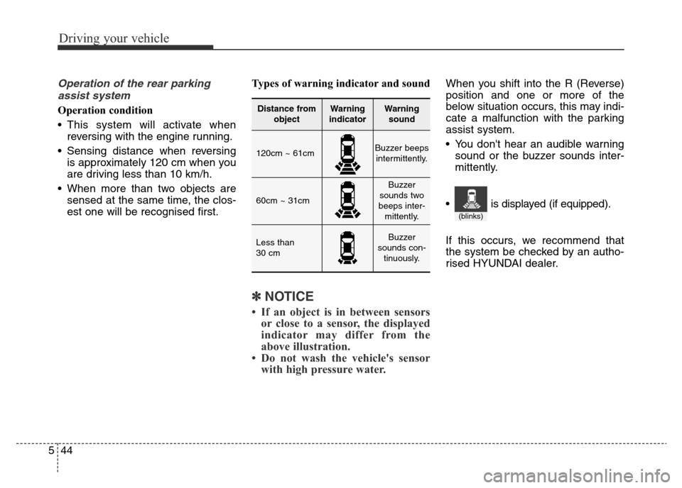 Hyundai Elantra 2015  Owners Manual - RHD (UK. Australia) Driving your vehicle
44 5
Operation of the rear parking
assist system  
Operation condition 
• This system will activate when
reversing with the engine running.
• Sensing distance when reversing
i