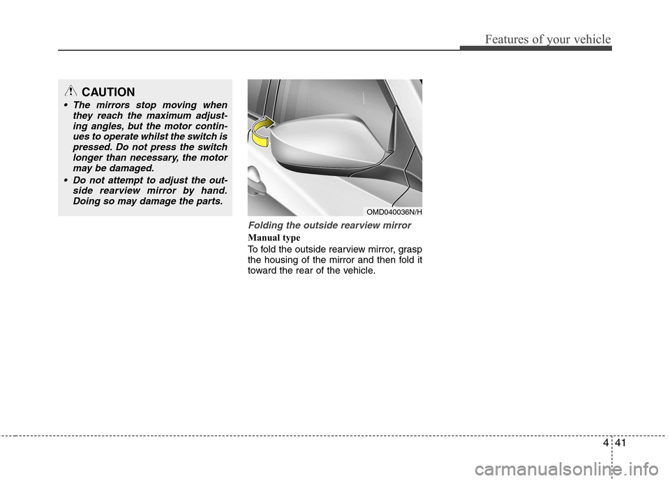 Hyundai Elantra 2012  Owners Manual - RHD (UK. Australia) 441
Features of your vehicle
Folding the outside rearview mirror
Manual type 
To fold the outside rearview mirror, grasp 
the housing of the mirror and then fold it
toward the rear of the vehicle.
CAU