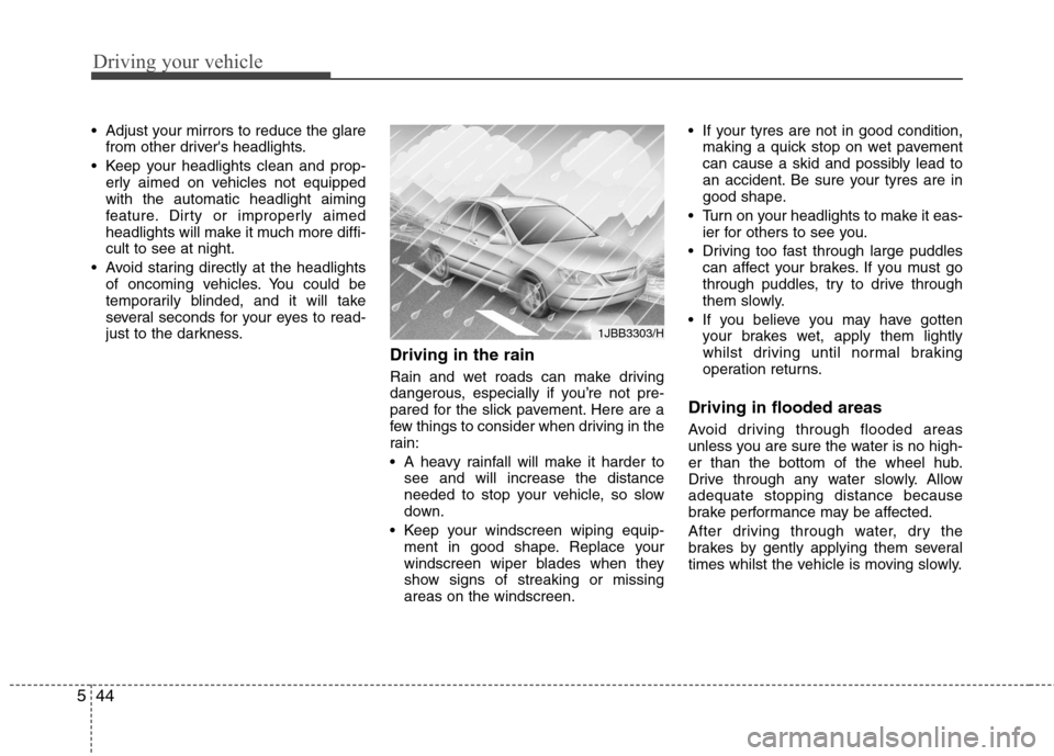 Hyundai Elantra 2012 Owners Manual - RHD (UK. Australia) Driving your vehicle
44
5
Adjust your mirrors to reduce the glare
from other drivers headlights.
Keep your headlights clean and prop- erly aimed on vehicles not equipped with the automatic headligh Hyundai Elantra 2012 Owners Manual - RHD (UK. Australia) Driving your vehicle
44
5
Adjust your mirrors to reduce the glare
from other drivers headlights.
Keep your headlights clean and prop- erly aimed on vehicles not equipped with the automatic headligh