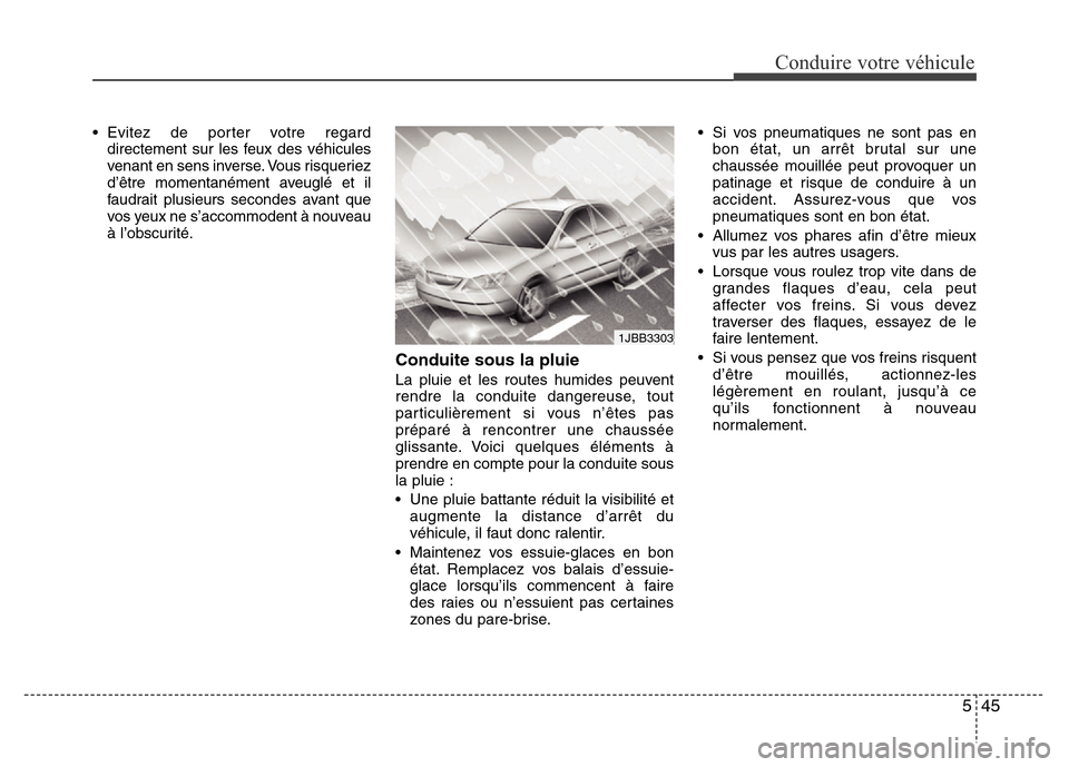Hyundai Elantra 2012  Manuel du propriétaire (in French) 545
Conduire votre véhicule
• Evitez de porter votre regard
directement sur les feux des véhicules
venant en sens inverse. Vous risqueriez
d’être momentanément aveuglé et il
faudrait plusieur