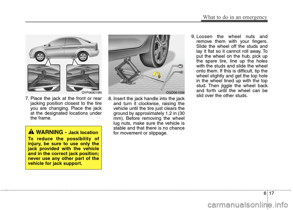 Hyundai Elantra GT 2013  Owners Manual 617
What to do in an emergency
7. Place the jack at the front or rear
jacking position closest to the tire
you are changing. Place the jack
at the designated locations under
the frame.8. Insert the ja