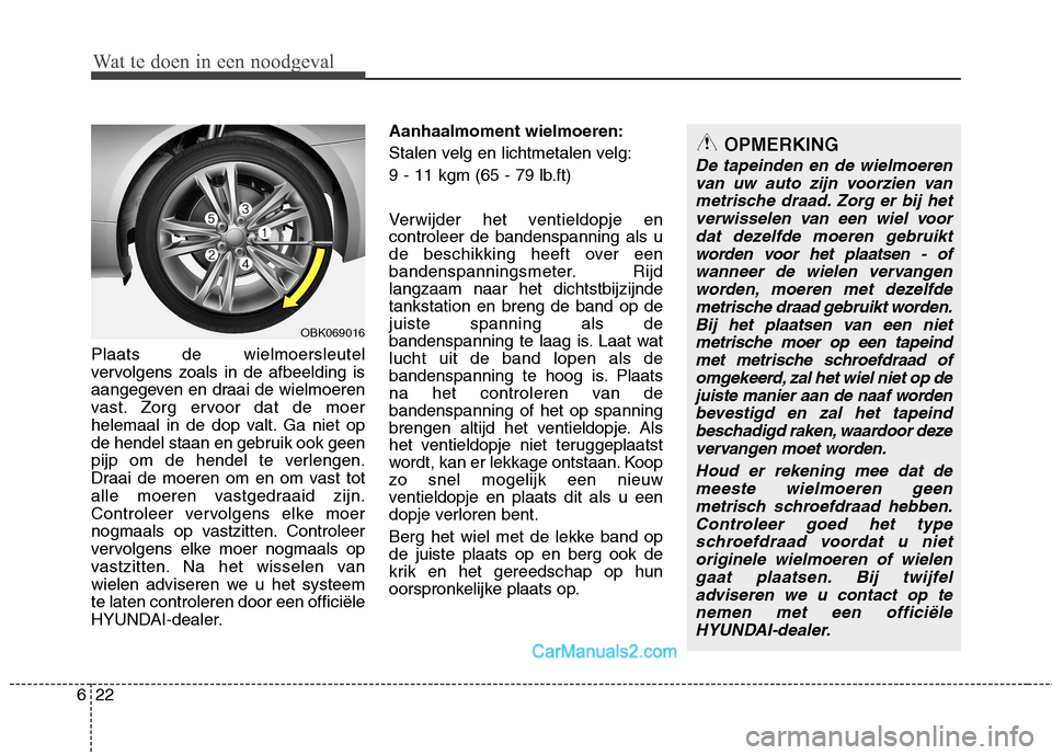 Hyundai Genesis Coupe 2013  Handleiding (in Dutch) Wat te doen in een noodgeval
22
6
Plaats de wielmoersleutel 
vervolgens zoals in de afbeelding is
aangegeven en draai de wielmoeren
vast. Zorg ervoor dat de moer
helemaal in de dop valt. Ga niet op
de Hyundai Genesis Coupe 2013  Handleiding (in Dutch) Wat te doen in een noodgeval
22
6
Plaats de wielmoersleutel 
vervolgens zoals in de afbeelding is
aangegeven en draai de wielmoeren
vast. Zorg ervoor dat de moer
helemaal in de dop valt. Ga niet op
de