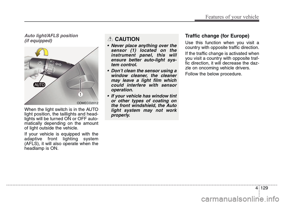 Hyundai Grand Santa Fe 2015  Owners Manual 4 129
Features of your vehicle
Auto light/AFLS position 
(if equipped) 
When the light switch is in the AUTO
light position, the taillights and head-
lights will be turned ON or OFF auto-
matically de