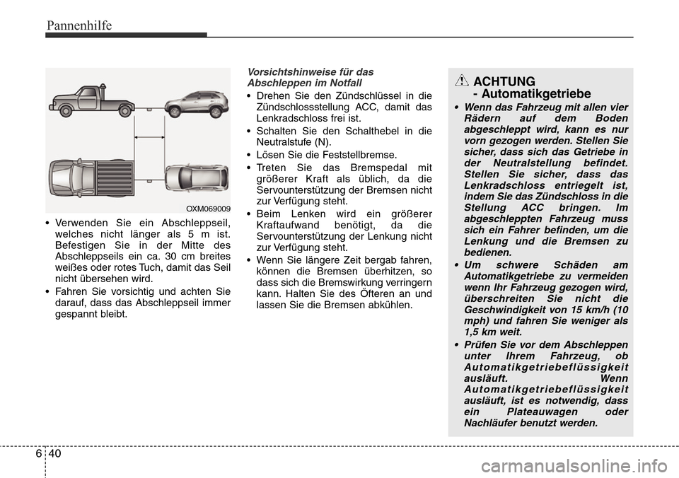 Hyundai Grand Santa Fe 2015  Betriebsanleitung (in German) • Verwenden Sie ein Abschleppseil,welches nicht länger als 5 m ist.
Befestigen Sie in der Mitte des
Abschleppseils ein ca. 30 cm breites
weißes oder rotes Tuch, damit das Seil
nicht übersehen wir