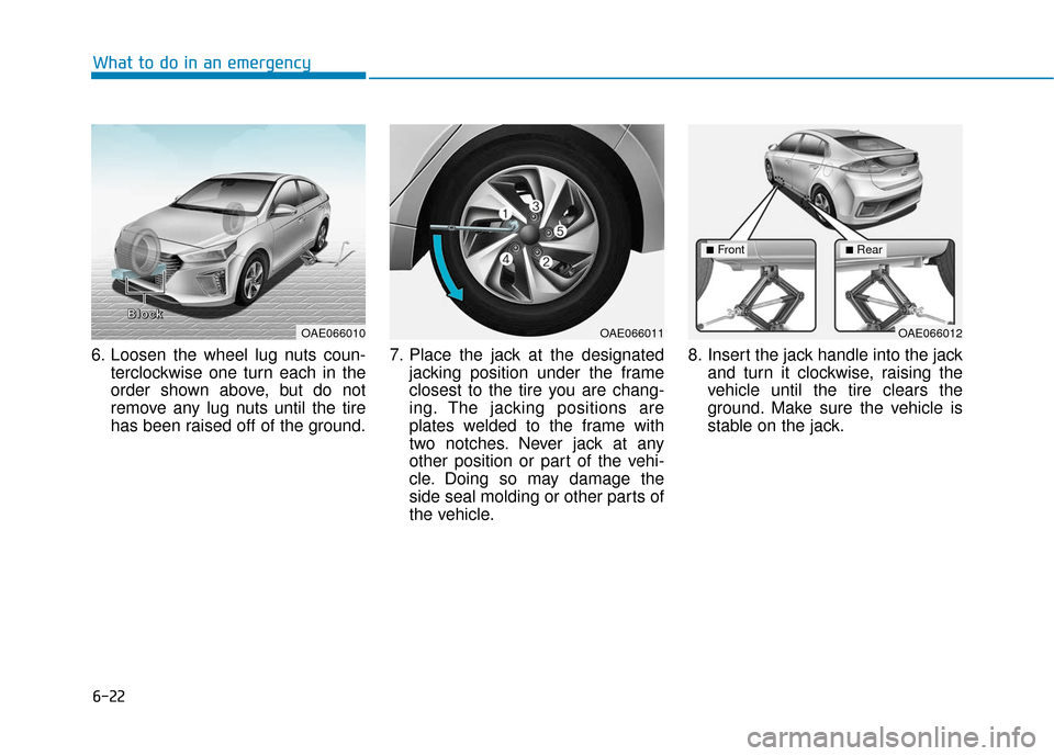 Hyundai Ioniq Hybrid 2019  Owners Manual 6-22
What to do in an emergency
6. Loosen the wheel lug nuts coun- terclockwise one turn each in the
order shown above, but do not
remove any lug nuts until the tire
has been raised off of the ground.