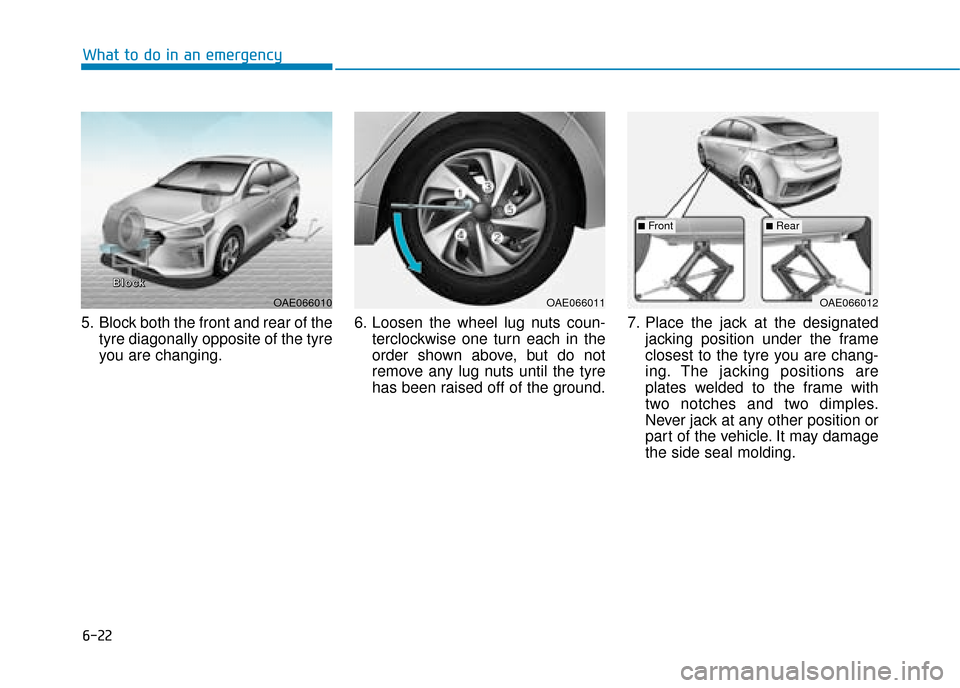 Hyundai Ioniq Plug-in Hybrid 2019  Owners Manual - RHD (UK, Australia) 6-22
What to do in an emergency
5. Block both the front and rear of the tyre diagonally opposite of the tyre
you are changing. 6. Loosen the wheel lug nuts coun-
terclockwise one turn each in the
orde