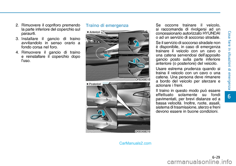Hyundai Nexo 2019  Manuale del proprietario (in Italian) ����
�&�R�V�D��I�D�U�H��L�Q��V�L�W�X�D�]�L�R�Q�L��G�L��H�P�H�U�J�H�Q�]�D
�
2.   Rimuovere il copriforo premendo 
la parte inferiore del coperchio sul 
paraurti.
3.   Installare il gancio di 