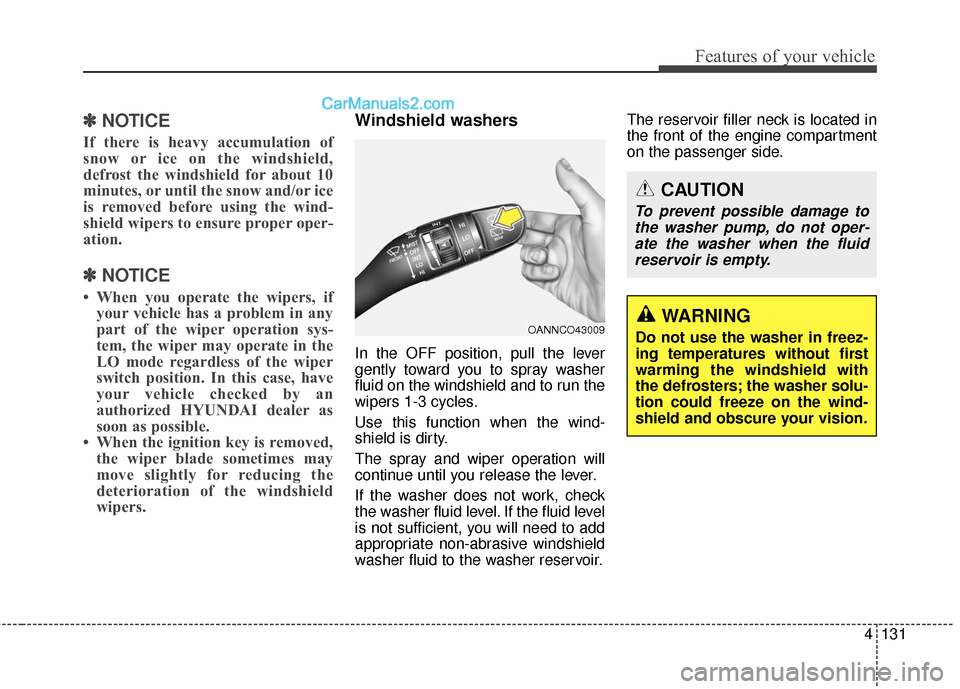 Hyundai Santa Fe 2017  Owners Manual 4131
Features of your vehicle
✽
✽NOTICE
If there is heavy accumulation of
snow or ice on the windshield,
defrost the windshield for about 10
minutes, or until the snow and/or ice
is removed before