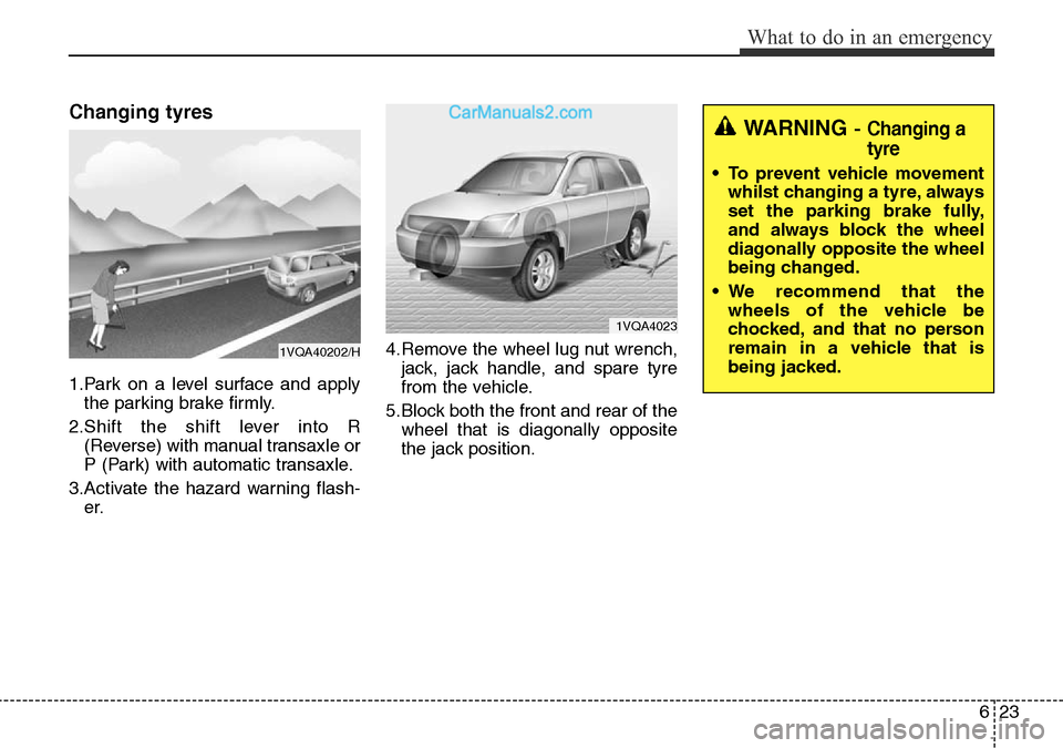 Hyundai Santa Fe 2016 Owners Manual - RHD (UK, Australia) 623
What to do in an emergency
Changing tyres
1.Park on a level surface and apply
the parking brake firmly.
2.Shift the shift lever into R
(Reverse) with manual transaxle or
P (Park) with automatic t Hyundai Santa Fe 2016 Owners Manual - RHD (UK, Australia) 623
What to do in an emergency
Changing tyres
1.Park on a level surface and apply
the parking brake firmly.
2.Shift the shift lever into R
(Reverse) with manual transaxle or
P (Park) with automatic t