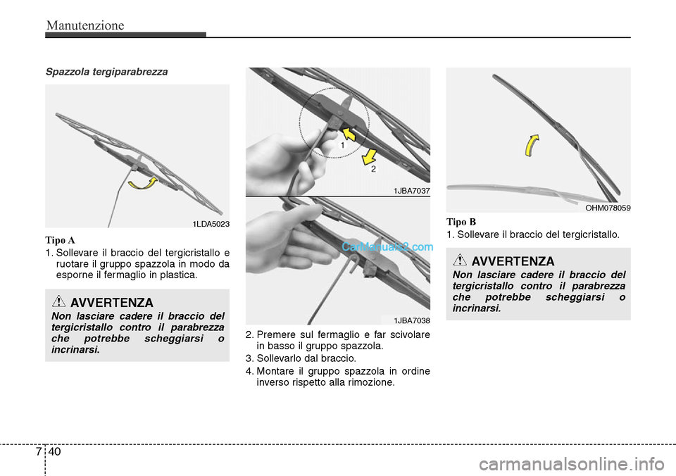 Hyundai Santa Fe 2016 Manuale del proprietario (in Italian) Manutenzione
40 7
Spazzola tergiparabrezza
Tipo A
1. Sollevare il braccio del tergicristallo e
ruotare il gruppo spazzola in modo da
esporne il fermaglio in plastica.
2. Premere sul fermaglio e far sc Hyundai Santa Fe 2016 Manuale del proprietario (in Italian) Manutenzione
40 7
Spazzola tergiparabrezza
Tipo A
1. Sollevare il braccio del tergicristallo e
ruotare il gruppo spazzola in modo da
esporne il fermaglio in plastica.
2. Premere sul fermaglio e far sc