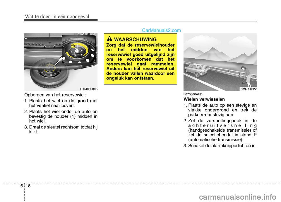 Hyundai Santa Fe 2011 Handleiding (in Dutch) Wat te doen in een noodgeval
16
6
Opbergen van het reservewiel:
1. Plaats het wiel op de grond met
het ventiel naar boven.
2. Plaats het wiel onder de auto en bevestig de houder (1) midden in het wie Hyundai Santa Fe 2011 Handleiding (in Dutch) Wat te doen in een noodgeval
16
6
Opbergen van het reservewiel:
1. Plaats het wiel op de grond met
het ventiel naar boven.
2. Plaats het wiel onder de auto en bevestig de houder (1) midden in het wie