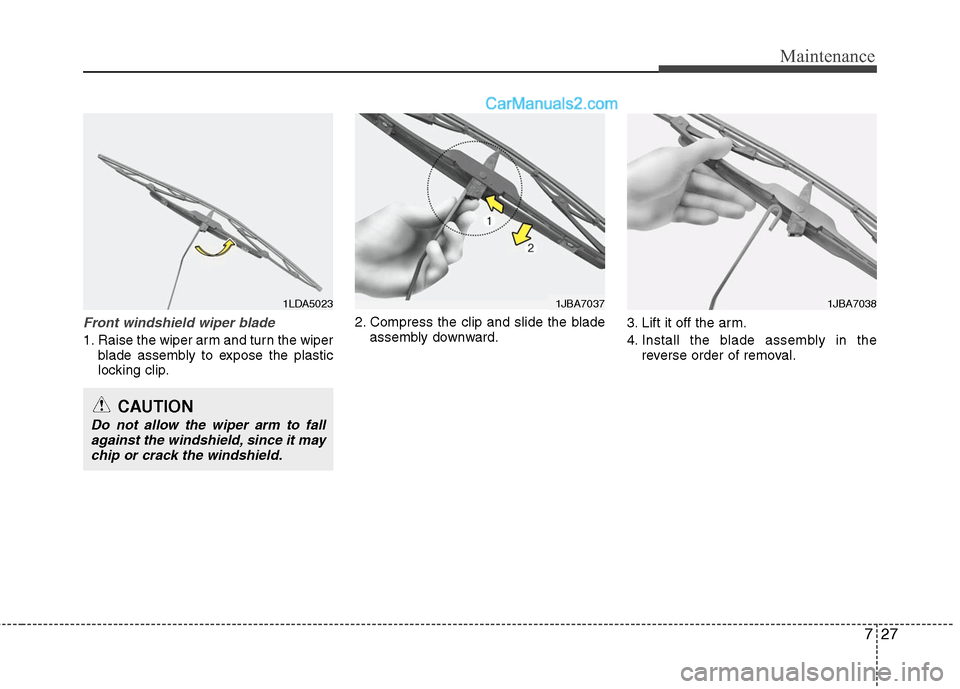 Hyundai Santa Fe 2010  Owners Manual 
727
Maintenance
Front windshield wiper blade
1. Raise the wiper arm and turn the wiperblade assembly to expose the plastic
locking clip. 2. Compress the clip and slide the blade
assembly downward. 3.
