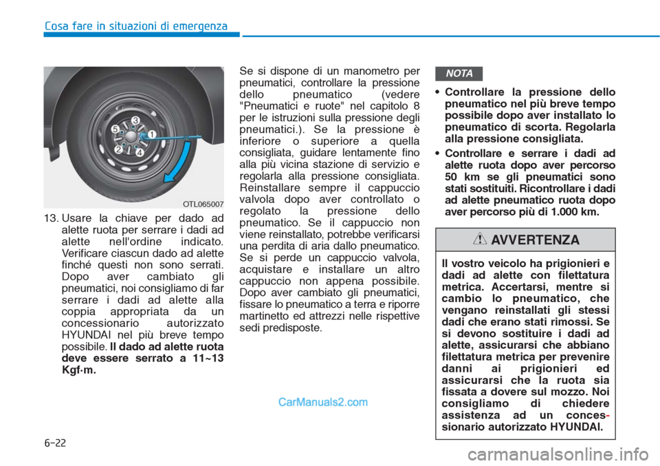 Hyundai Tucson 2019 Manuale del proprietario (in Italian) 6-22
Cosa fare in situazioni di emergenza
13. Usare la chiave per dado ad
alette ruota per serrare i dadi ad
alette nellordine indicato.
Verificare ciascun dado ad alette
finché questi non sono serr Hyundai Tucson 2019 Manuale del proprietario (in Italian) 6-22
Cosa fare in situazioni di emergenza
13. Usare la chiave per dado ad
alette ruota per serrare i dadi ad
alette nellordine indicato.
Verificare ciascun dado ad alette
finché questi non sono serr