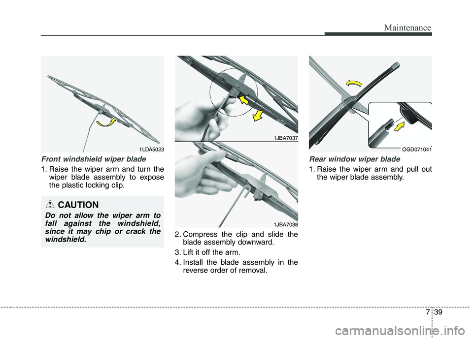 HYUNDAI ELANTRA GT 2014  Owners Manual 739
Maintenance
Front windshield wiper blade
1. Raise the wiper arm and turn the
wiper blade assembly to expose
the plastic locking clip.
2. Compress the clip and slide the
blade assembly downward.
3.