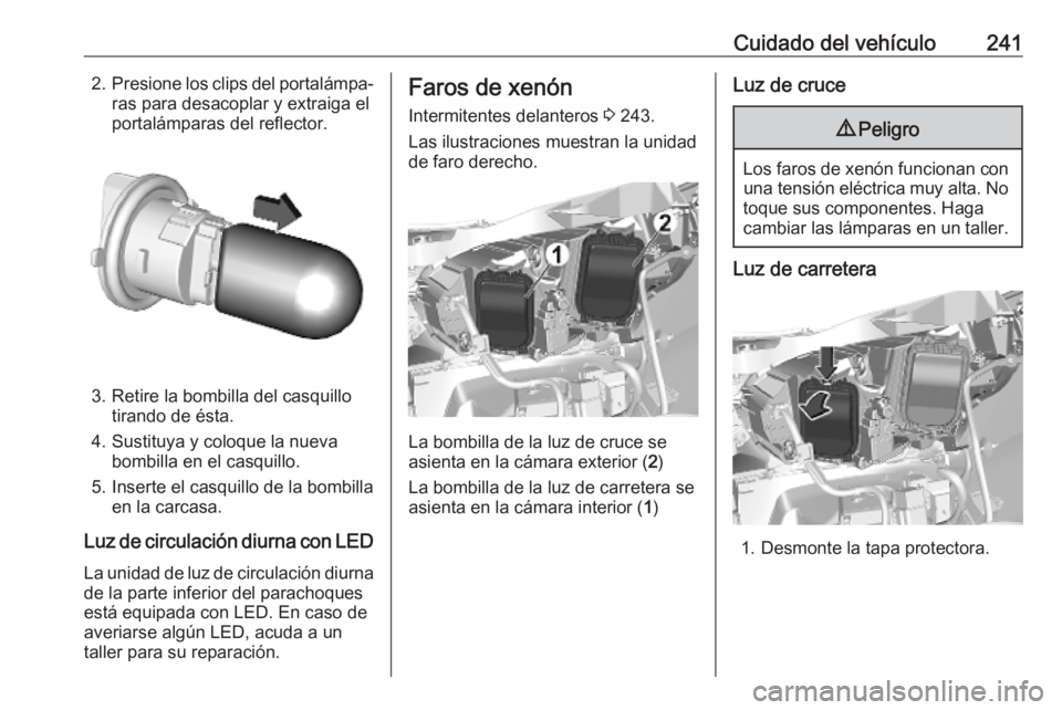 OPEL VIVARO C 2020  Manual de Instrucciones (in Spanish) Cuidado del vehículo2412.Presione los clips del portalámpa‐
ras para desacoplar y extraiga el
portalámparas del reflector.
3. Retire la bombilla del casquillo tirando de ésta.
4. Sustituya y col