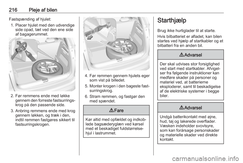 OPEL CROSSLAND X 2019  Instruktionsbog (in Danish) 216Pleje af bilenFastspænding af hjulet:1. Placer hjulet med den udvendige side opad, tæt ved den ene side
af bagagerummet.
2. Før remmens ende med løkke gennem den forreste fastsurrings‐
krog p