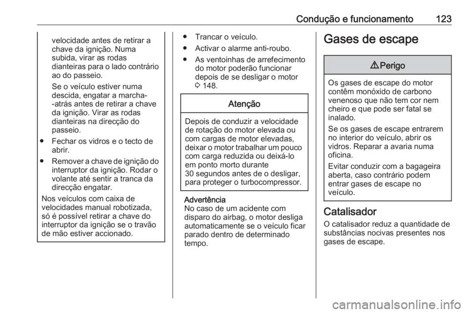 OPEL KARL 2018.5  Manual de Instruções (in Portugues) Condução e funcionamento123velocidade antes de retirar achave da ignição. Numa
subida, virar as rodas
dianteiras para o lado contrário ao do passeio.
Se o veículo estiver numa
descida, engatar a