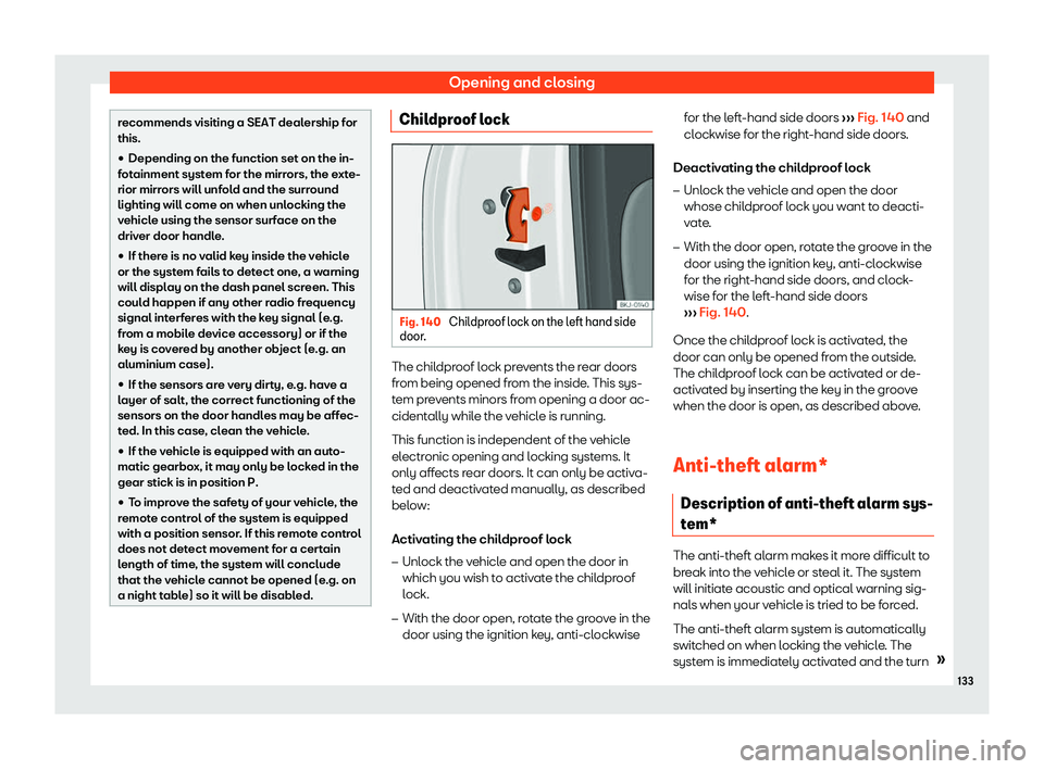 Seat Arona 2019  Owners Manual Opening and closing
recommends visiting a SEAT dealership for
this.
