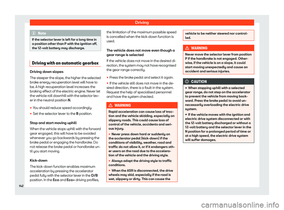 Seat Mii electric 2020  Owners manual Driving
Note
If the selector lever is left for a long time in
a position other than P with the ignition off,
the 12-v olt batt
ery may discharge.Driving with an automatic gearbox
Driving down slopes
T