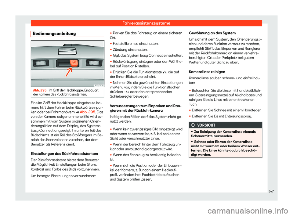 Seat Ateca 2018  Betriebsanleitung (in German) Fahrerassistenzsysteme
Bedienungsanleitung Abb. 295 
Im Griff der Heckklappe: Einbauort
der K amer a des R