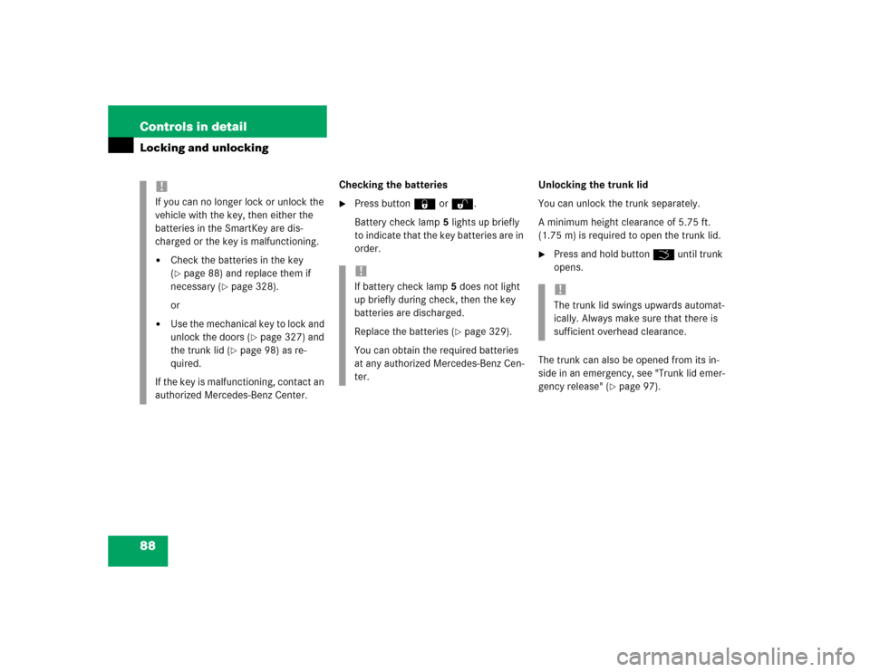 MERCEDES-BENZ E320 2003 W211 Owners Manual 88 Controls in detailLocking and unlocking
Checking the batteries
Press button‹ orŒ.
Battery check lamp5 lights up briefly 
to indicate that the key batteries are in 
order.Unlocking the trunk lid
