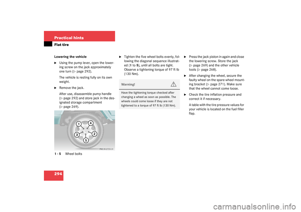 MERCEDES-BENZ G55AMG 2003 W463 Owners Manual 294 Practical hintsFlat tireLowering the vehicle
Using the pump lever, open the lower-
ing screw on the jack approximately 
one turn (
page 292).
The vehicle is resting fully on its own 
weight.

R