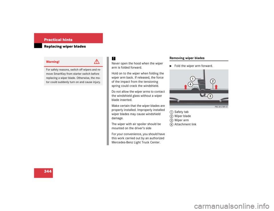 MERCEDES-BENZ G55AMG 2005 W463 Owners Manual 344 Practical hintsReplacing wiper blades
Removing wiper blades
Fold the wiper arm forward.
1Safety tab
2Wiper blade
3Wiper arm
4Attachment link
Warning!
G
For safety reasons, switch off wipers and r