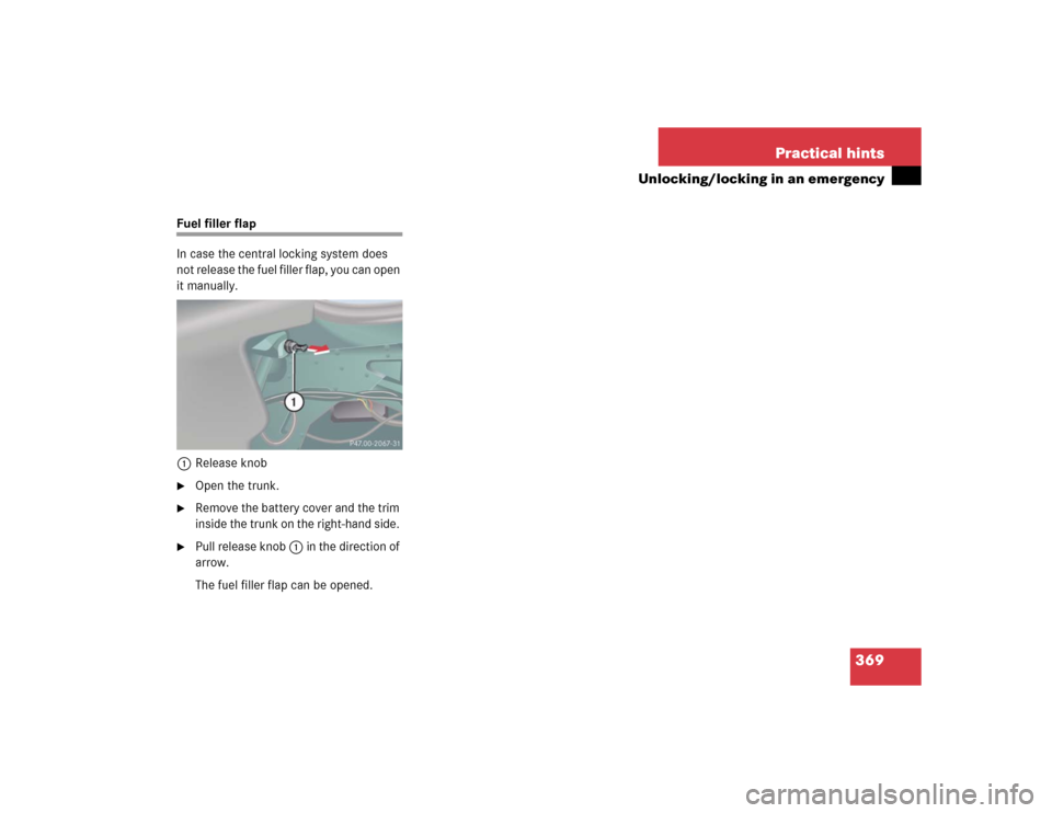 MERCEDES-BENZ CL600 2005 C215 Owners Manual 369 Practical hints
Unlocking/locking in an emergency
Fuel filler flap
In case the central locking system does 
not release the fuel filler flap, you can open 
it manually. 
1Release knob
Open the tr