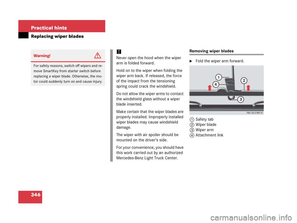 MERCEDES-BENZ G500 2006 W463 Owners Manual 346 Practical hints
Replacing wiper blades
Removing wiper blades
Fold the wiper arm forward.
1Safety tab
2Wiper blade
3Wiper arm
4Attachment link
Warning!G
For safety reasons, switch off wipers and r