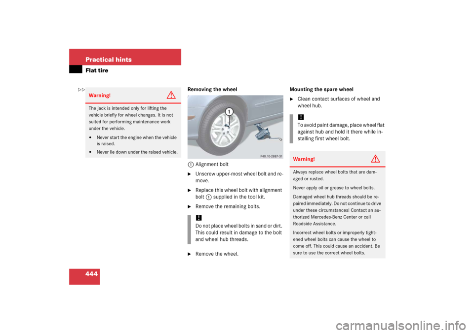 MERCEDES-BENZ E350 4MATIC 2006 W211 Owners Manual 444 Practical hintsFlat tire
Removing the wheel
1Alignment bolt
Unscrew upper-most wheel bolt and re-
move.

Replace this wheel bolt with alignment 
bolt1 supplied in the tool kit.

Remove the rema