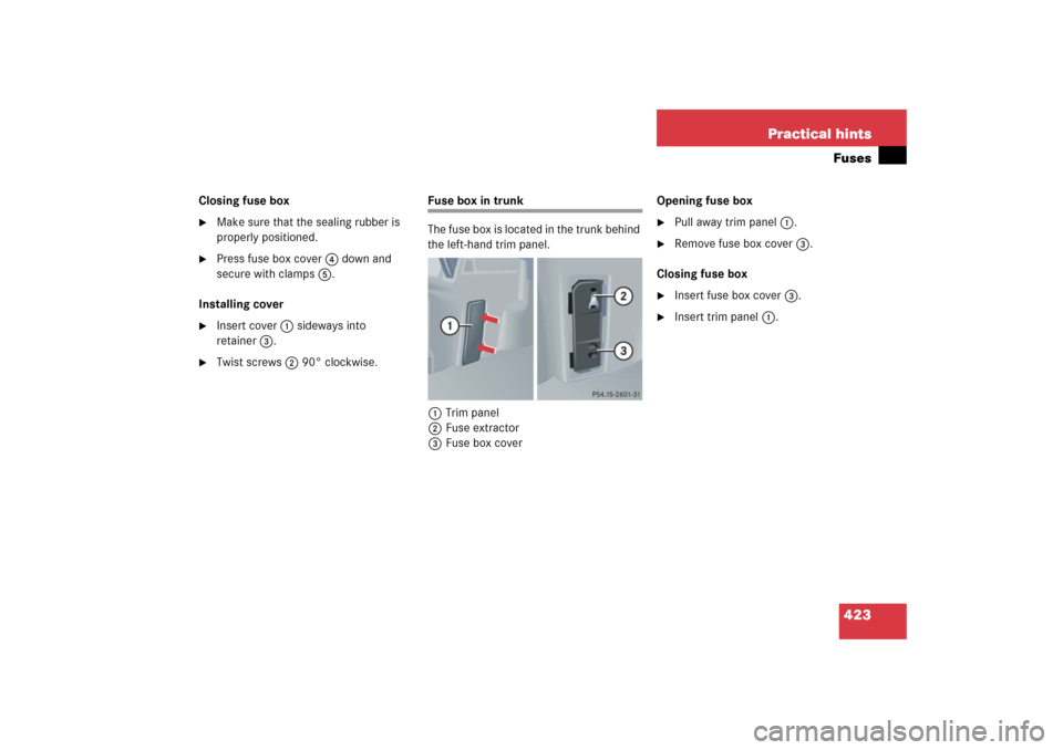 MERCEDES-BENZ C230 2006 W203 Owners Manual 423 Practical hintsFuses
Closing fuse box
Make sure that the sealing rubber is 
properly positioned.

Press fuse box cover4 down and 
secure with clamps5.
Installing cover

Insert cover1 sideways i