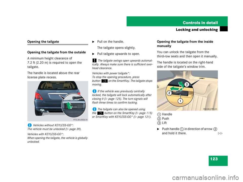 MERCEDES-BENZ R350 2007 R171 Owners Manual 123 Controls in detail
Locking and unlocking
Opening the tailgate 
Opening the tailgate from the outside
A minimum height clearance of 
7.2 ft (2.20 m) is required to open the 
tailgate.
The handle is