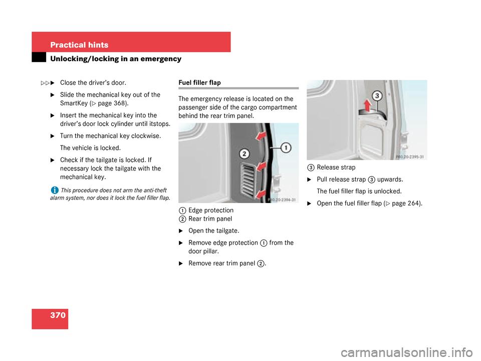 MERCEDES-BENZ G55AMG 2008 W463 Owners Manual 370 Practical hints
Unlocking/locking in an emergency
Close the driver’s door.
Slide the mechanical key out of the 
SmartKey (
page 368).
Insert the mechanical key into the 
driver’s door lock