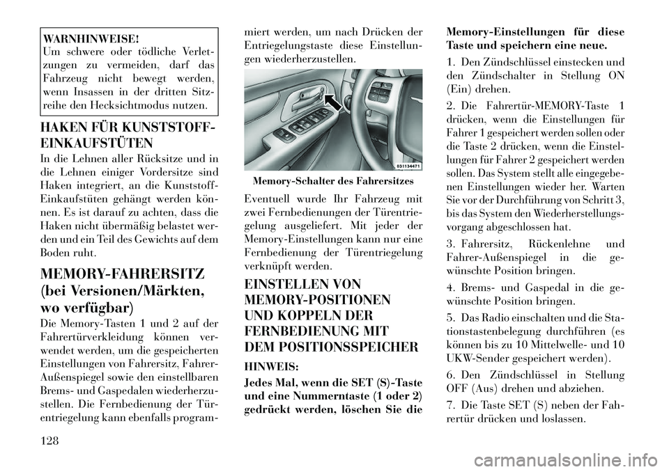 Lancia Voyager 2012  Betriebsanleitung (in German) WARNHINWEISE! 
Um schwere oder tödliche Verlet- 
zungen zu vermeiden, darf das
Fahrzeug nicht bewegt werden,
wenn Insassen in der dritten Sitz-
reihe den Hecksichtmodus nutzen.HAKEN FÜR KUNSTSTOFF- 
